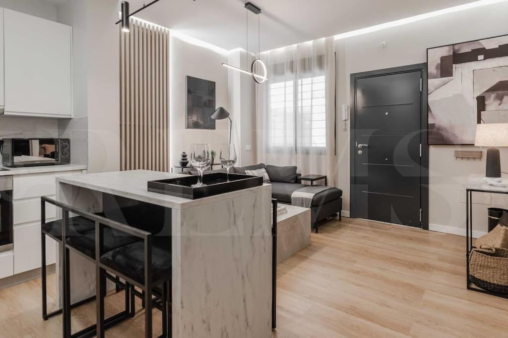 Contemporary Minimalist Apartment By Rems 말라가 외부 사진